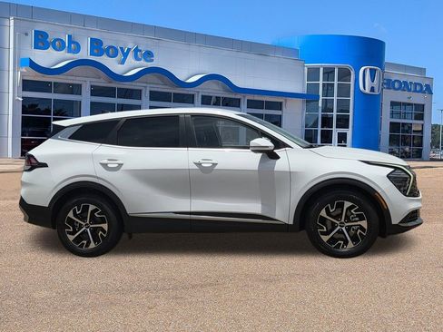 Used 2024 Kia Sportage EX FWD image 4