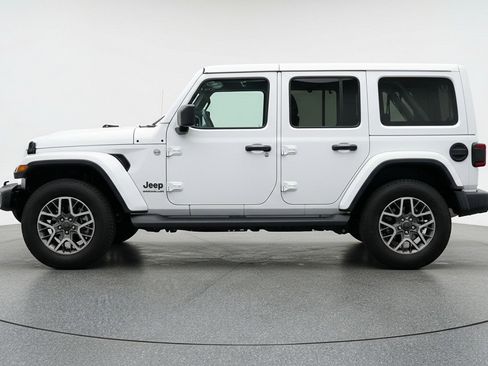 Used 2025 Jeep Wrangler Sahara AWD/4WD image 5