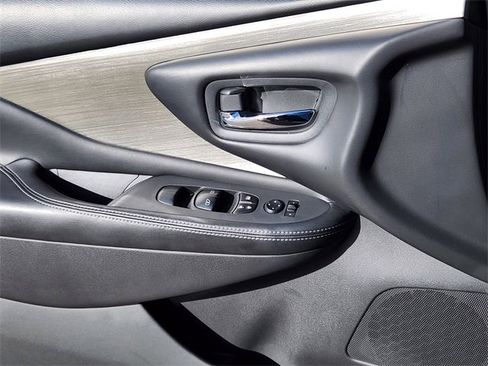 Used 2018 Nissan Murano S image 5