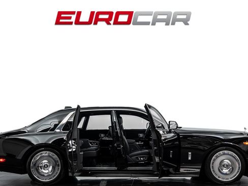 Used 2022 Rolls-Royce Phantom Sedan RWD image 8