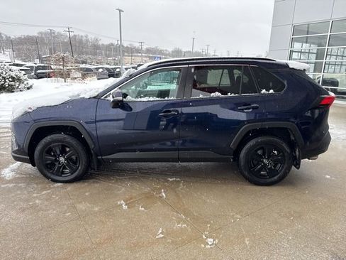 Used 2021 Toyota RAV4 XLE w/ Convenience Package image 4