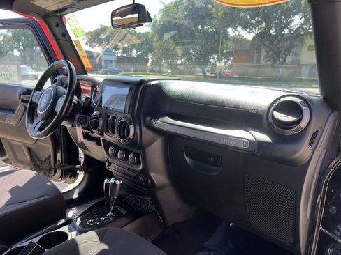 Used 2018 Jeep Wrangler Unlimited Sport S image 25