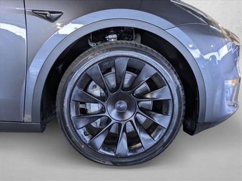 Used 2023 Tesla Model Y Long Range AWD/4WD image 22