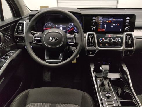 Used 2021 Kia Sorento LX FWD image 22