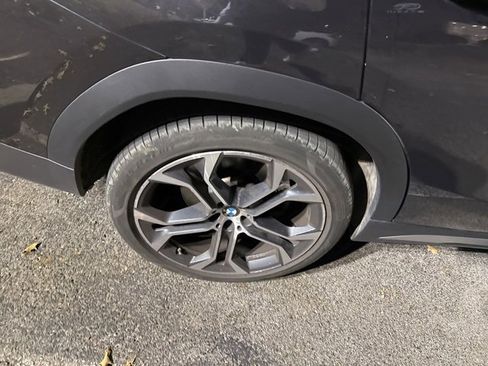 Used 2023 BMW X6 xDrive40i w/ Premium Package image 5