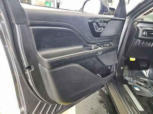 Used 2022 Lincoln Aviator AWD w/ Premium Package image 15