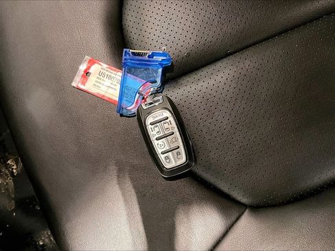 Used 2024 Chrysler Pacifica Touring-L image 29