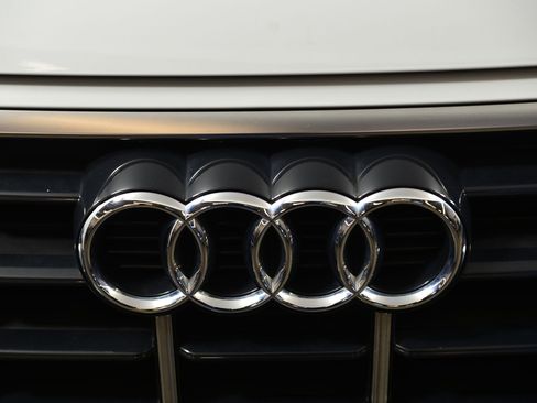 Certified 2023 Audi Q5 2.0T Premium w/ Convenience Package image 18