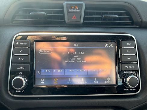 Used 2023 Nissan Versa S FWD image 30