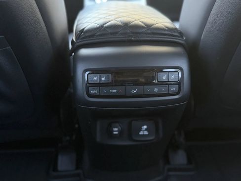 Used 2022 Hyundai Palisade Limited w/ Winter Package FWD image 40
