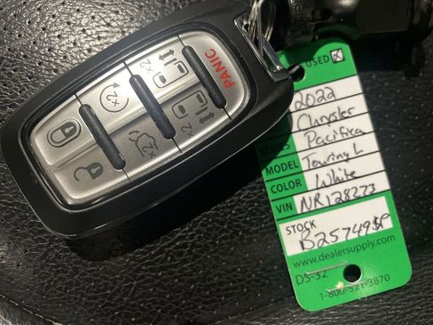 Used 2022 Chrysler Pacifica Touring-L FWD image 30