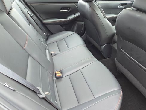 Used 2025 Nissan Sentra SR w/ SR Premium Package image 10