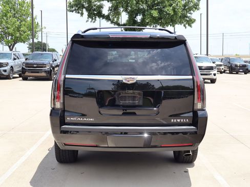 Used 2020 Cadillac Escalade ESV Platinum AWD/4WD image 4