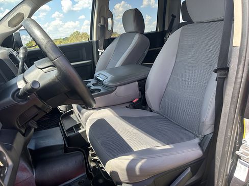 Used 2014 RAM 1500 Express RWD image 11