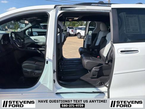 Used 2026 Toyota Sienna XSE AWD/4WD image 28