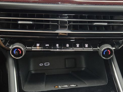 Used 2024 Chevrolet Traverse Z71 AWD/4WD image 19