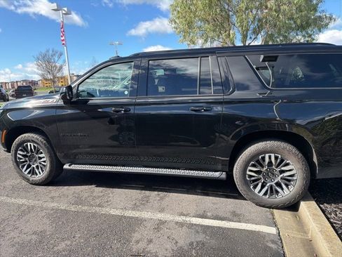 Used 2025 Chevrolet Suburban Z71 image 15