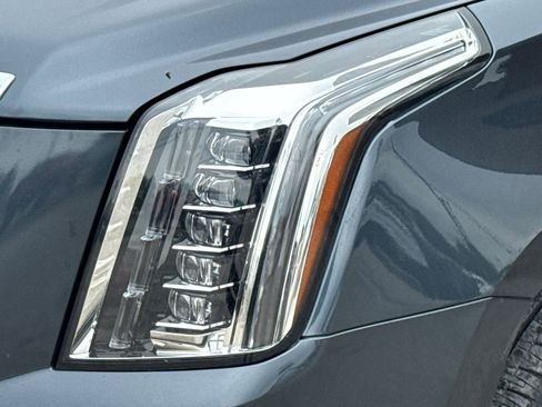 Used 2020 Cadillac Escalade Premium Luxury RWD image 4