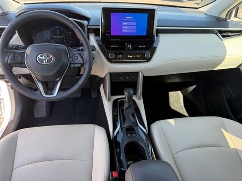 Used 2023 Toyota Corolla Cross XLE AWD/4WD image 7