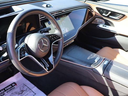 Used 2025 Mercedes-Benz E 350 4MATIC Sedan image 9