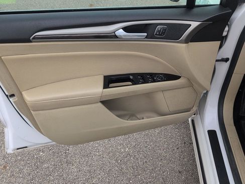 Used 2014 Ford Fusion SE w/ Equipment Group 202A FWD image 14