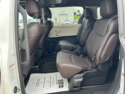 Certified 2023 Toyota Sienna Platinum AWD/4WD image 17