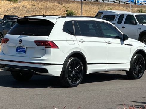 Used 2022 Volkswagen Tiguan SE R-Line AWD/4WD image 3