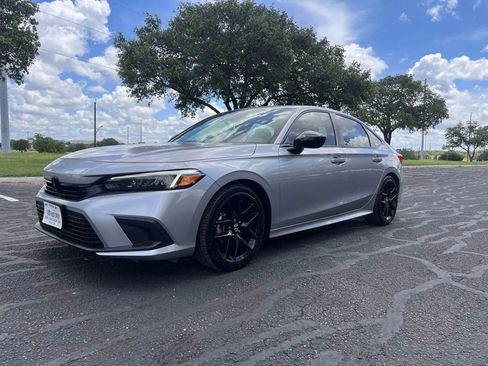 Used 2022 Honda Civic Sport image 2