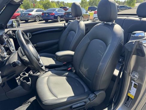 Used 2019 MINI Cooper Convertible w/ Premium Package image 9