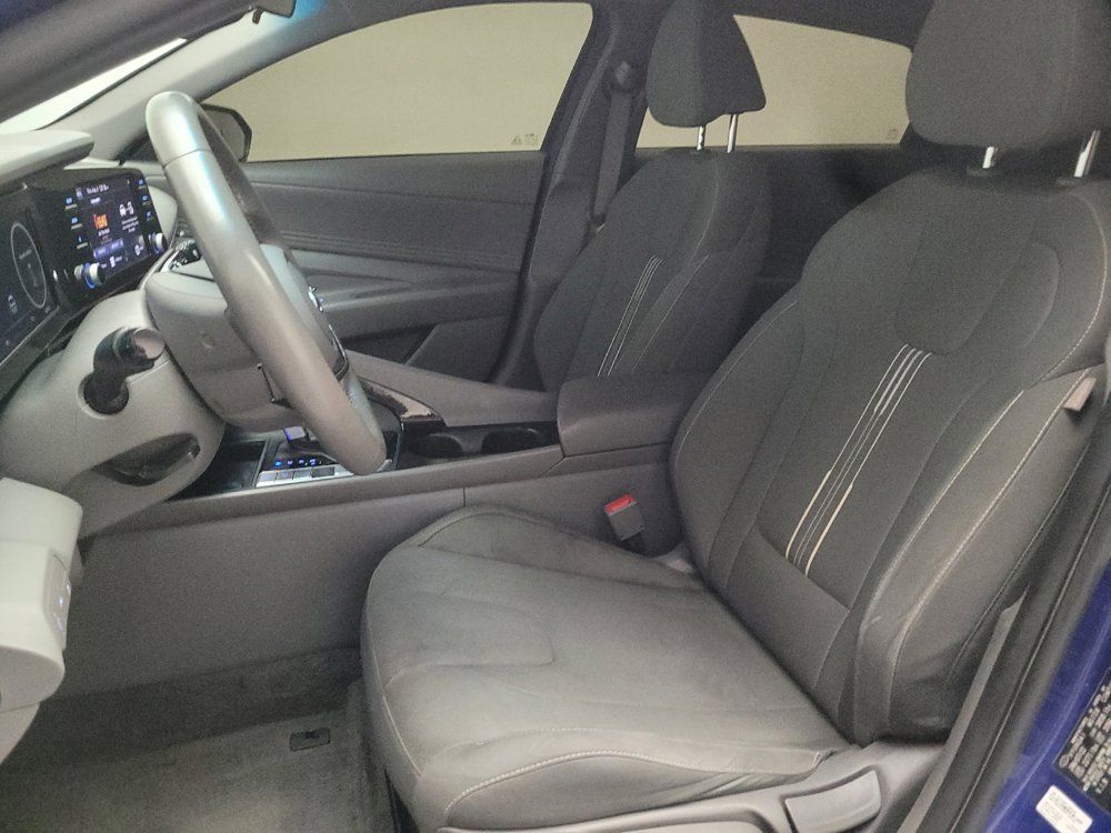 Used 2022 Hyundai Elantra SEL w/ Convenience Package FWD image 17