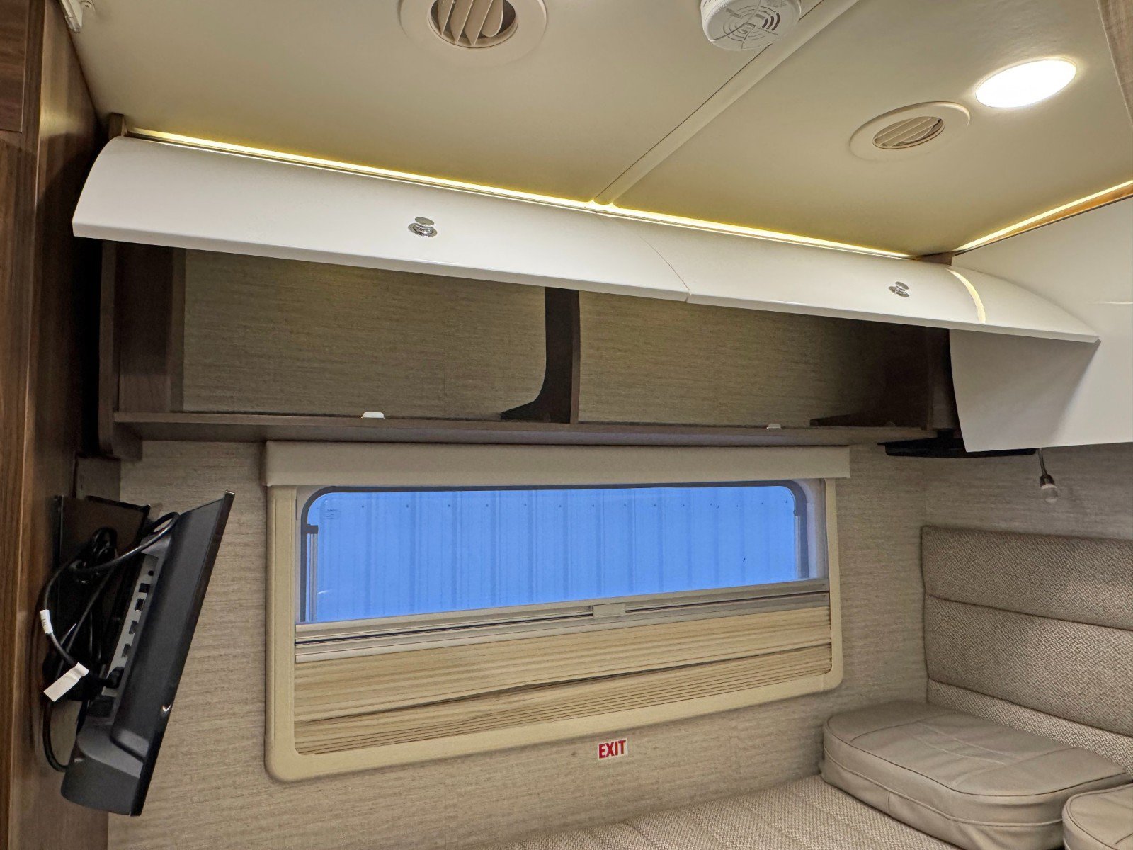 Used 2021 Mercedes-Benz Sprinter 3500 w/ Acoustic Package image 93