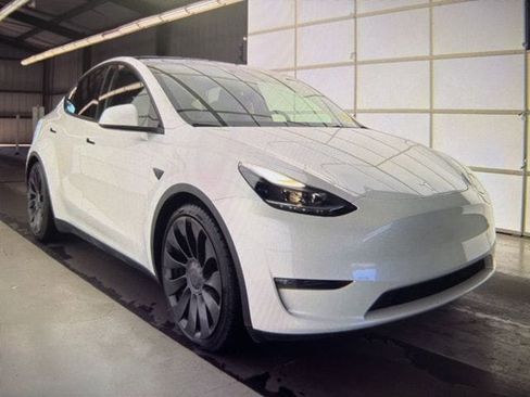 Used 2023 Tesla Model Y Performance image 1