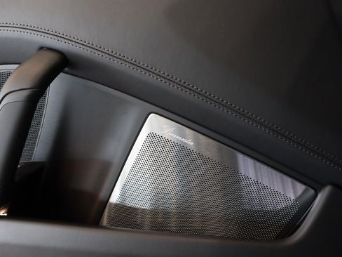 Used 2025 Porsche 911 Carrera 4 GTS image 27