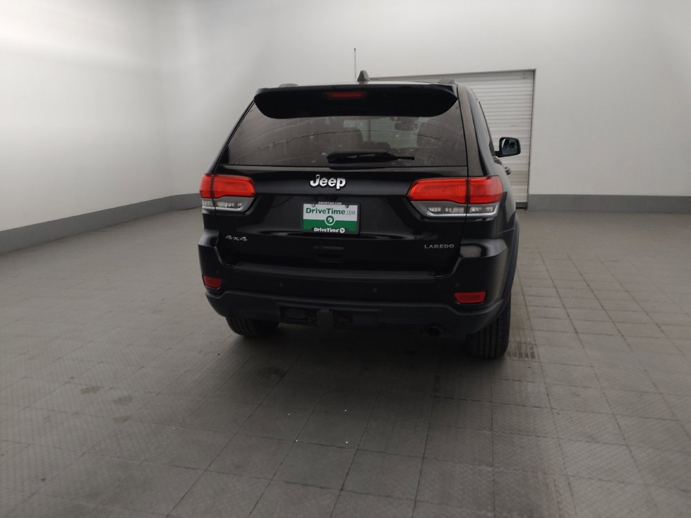 Used 2017 Jeep Grand Cherokee Laredo w/ Quick Order Package 23E AWD/4WD image 7