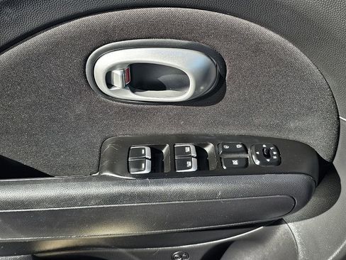 Used 2018 Kia Soul + image 26