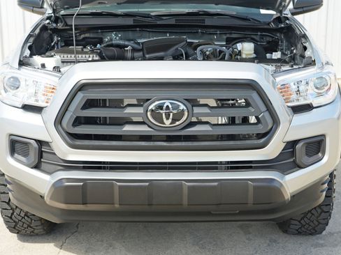Used 2022 Toyota Tacoma SR w/ SX Package image 7