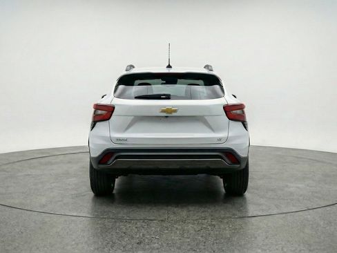 Used 2025 Chevrolet Trax LT w/ LT Convenience Package image 7