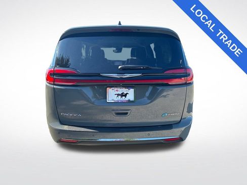 Used 2022 Chrysler Pacifica Touring-L w/ Uconnect Theater Family Group FWD image 4