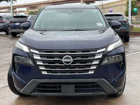 Used 2025 Nissan Rogue SV image 3