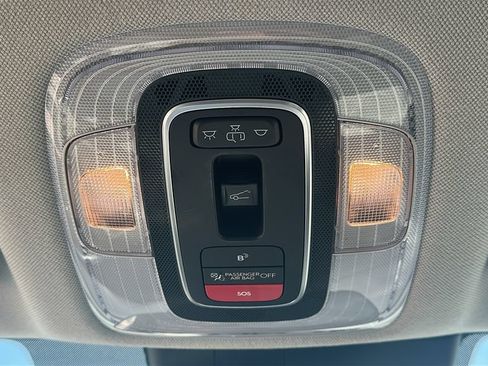 Used 2025 Hyundai Elantra Limited FWD image 31