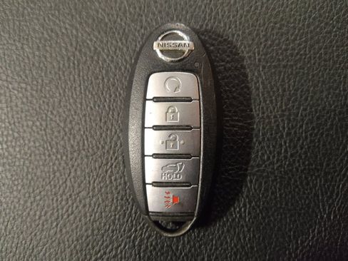 Used 2020 Nissan Pathfinder Platinum image 32