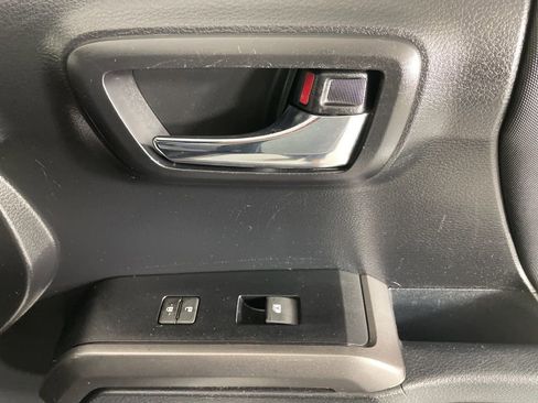 Used 2021 Toyota Tacoma TRD Off-Road image 12