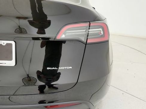 Used 2025 Tesla Model Y Long Range AWD/4WD image 28