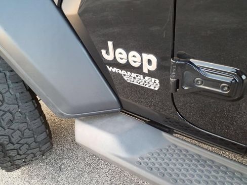 Used 2019 Jeep Wrangler Unlimited Sport AWD/4WD image 14