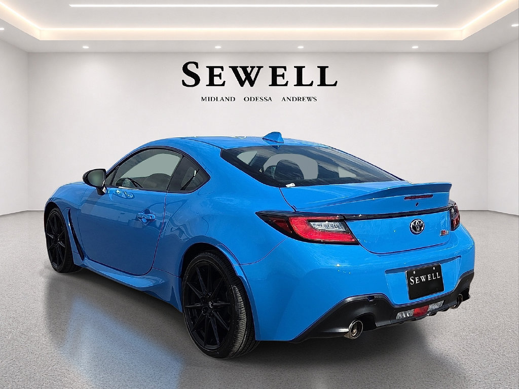 Used 2023 Toyota GR86 Premium RWD image 3