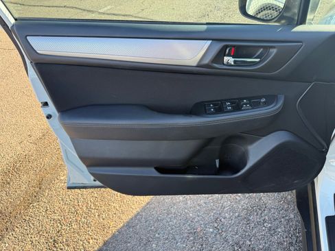 Used 2018 Subaru Outback 2.5i Premium image 15