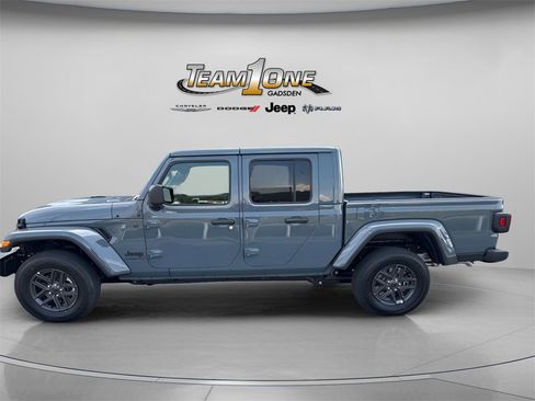 New 2025 Jeep Gladiator Sport image 4