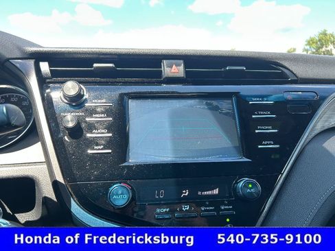 Used 2019 Toyota Camry SE FWD image 19