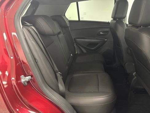 Used 2022 Chevrolet Trax LT w/ LT Convenience Package image 27