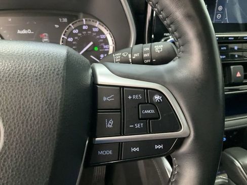 Used 2022 Toyota Highlander Limited AWD/4WD image 12